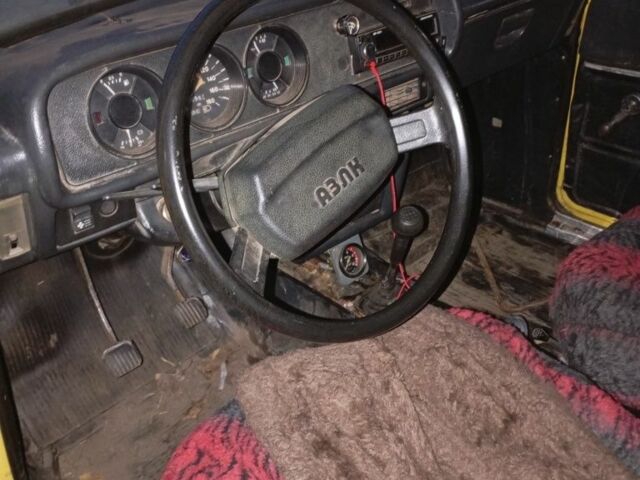 Желтый Москвич / АЗЛК 2140, объемом двигателя 0 л и пробегом 150 тыс. км за 190 $, фото 2 на Automoto.ua