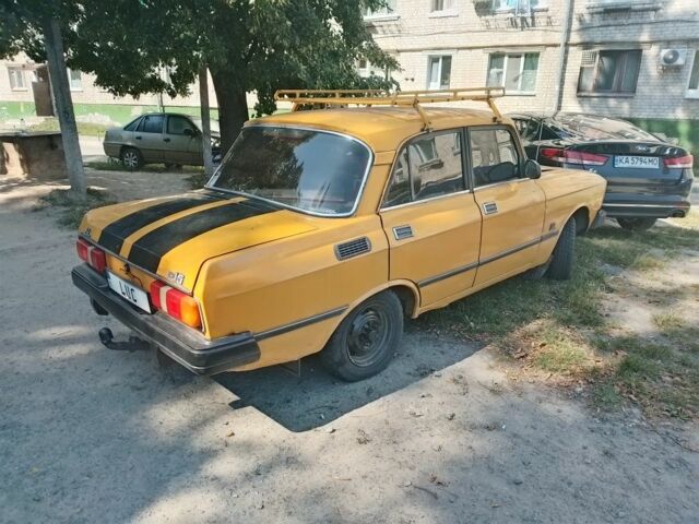 Желтый Москвич / АЗЛК 2140, объемом двигателя 1.5 л и пробегом 160 тыс. км за 700 $, фото 4 на Automoto.ua