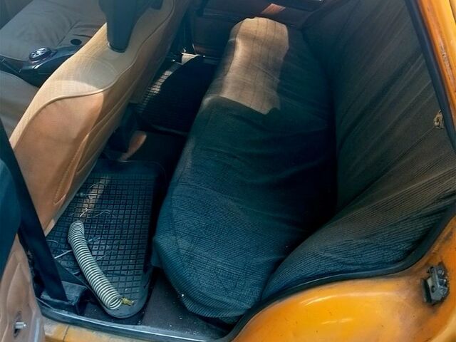 Москвич / АЗЛК 2140 1986 в Броварах на Automoto.ua Желтый Москвич / АЗЛК 2140, объемом двигателя 1.5 л и пробегом 149 тыс. км за 600 $, фото 7 на Automoto.ua