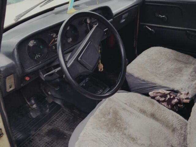 Желтый Москвич / АЗЛК 2140, объемом двигателя 1 л и пробегом 7 тыс. км за 357 $, фото 5 на Automoto.ua