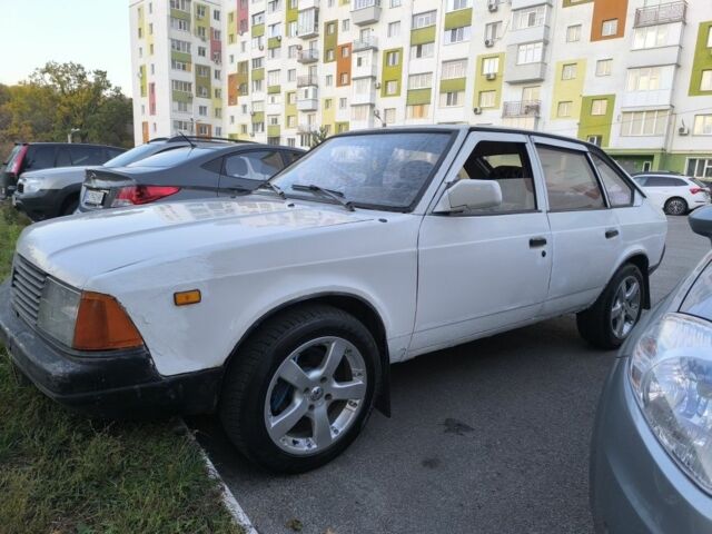 Белый Москвич / АЗЛК 2141, объемом двигателя 1.5 л и пробегом 38 тыс. км за 1069 $, фото 2 на Automoto.ua