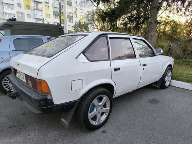 Белый Москвич / АЗЛК 2141, объемом двигателя 1.5 л и пробегом 35 тыс. км за 1073 $, фото 2 на Automoto.ua