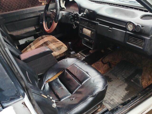 Белый Москвич / АЗЛК 2141, объемом двигателя 1.5 л и пробегом 1 тыс. км за 382 $, фото 4 на Automoto.ua