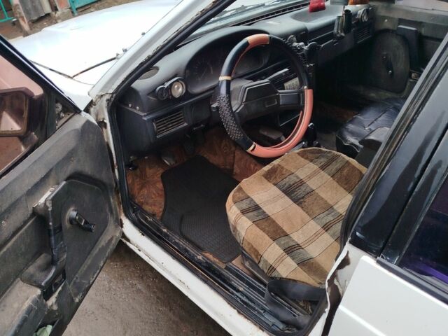 Белый Москвич / АЗЛК 2141, объемом двигателя 1.5 л и пробегом 1 тыс. км за 382 $, фото 5 на Automoto.ua