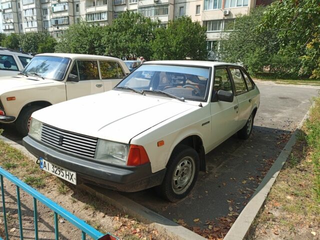 Белый Москвич / АЗЛК 2141, объемом двигателя 1.6 л и пробегом 190 тыс. км за 728 $, фото 1 на Automoto.ua