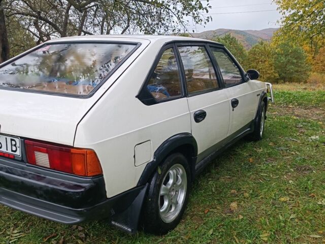 Белый Москвич / АЗЛК 2141, объемом двигателя 1.8 л и пробегом 65 тыс. км за 1500 $, фото 7 на Automoto.ua