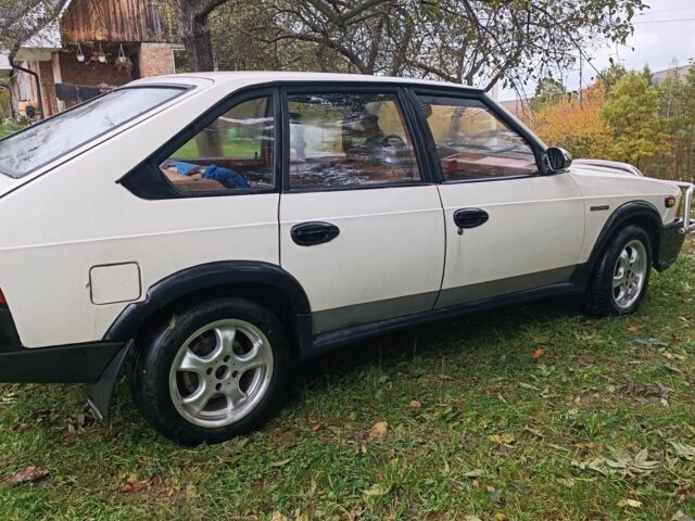 Белый Москвич / АЗЛК 2141, объемом двигателя 1.8 л и пробегом 65 тыс. км за 1500 $, фото 2 на Automoto.ua