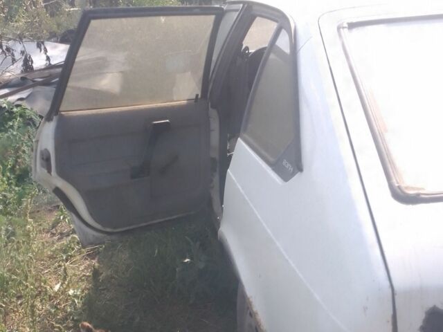 Белый Москвич / АЗЛК 2141, объемом двигателя 1 л и пробегом 1 тыс. км за 166 $, фото 3 на Automoto.ua