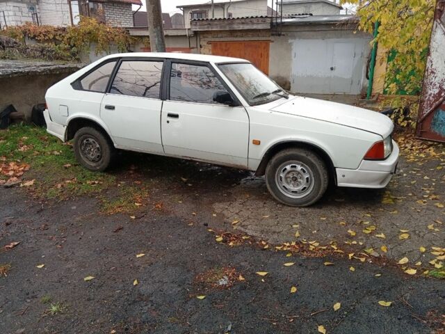 Белый Москвич / АЗЛК 2141, объемом двигателя 2 л и пробегом 70 тыс. км за 1100 $, фото 5 на Automoto.ua