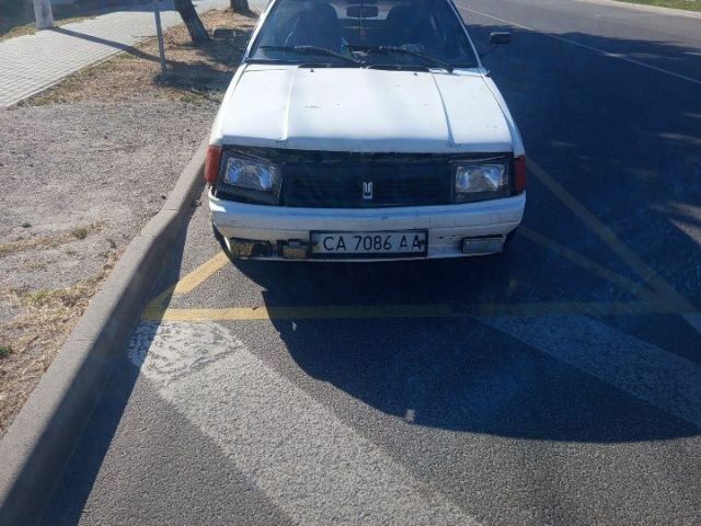 Белый Москвич / АЗЛК 2141, объемом двигателя 1.7 л и пробегом 800 тыс. км за 191 $, фото 4 на Automoto.ua