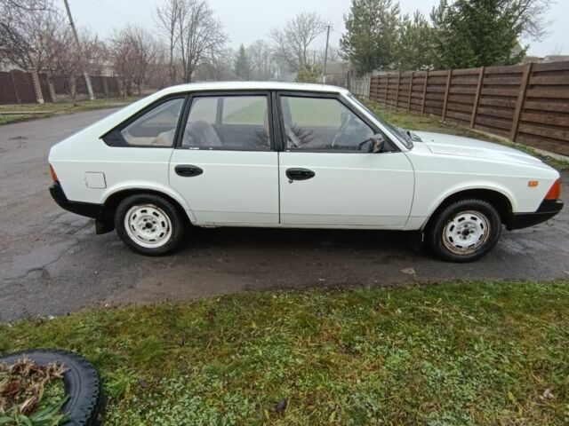 Белый Москвич / АЗЛК 2141, объемом двигателя 1.5 л и пробегом 50 тыс. км за 829 $, фото 5 на Automoto.ua