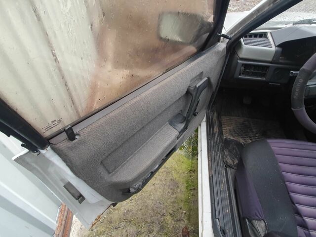 Москвич / АЗЛК 2141 1990 в Киеве на Automoto.ua Белый Москвич / АЗЛК 2141, объемом двигателя 0 л и пробегом 1000 тыс. км за 815 $, фото 9 на Automoto.ua