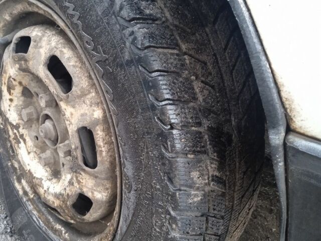 Москвич / АЗЛК 2141 1991 в Харькове на Automoto.ua Белый Москвич / АЗЛК 2141, объемом двигателя 0 л и пробегом 3 тыс. км за 500 $, фото 7 на Automoto.ua