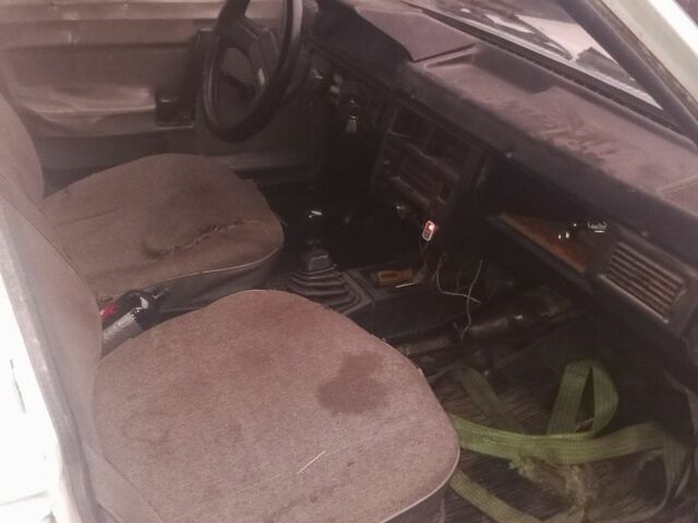 Белый Москвич / АЗЛК 2141, объемом двигателя 1 л и пробегом 60 тыс. км за 369 $, фото 5 на Automoto.ua