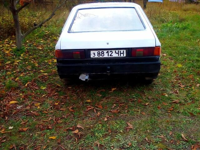 Белый Москвич / АЗЛК 2141, объемом двигателя 1.6 л и пробегом 180 тыс. км за 350 $, фото 2 на Automoto.ua