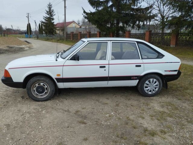 Білий Москвич / АЗЛК 2141, об'ємом двигуна 1.5 л та пробігом 173 тис. км за 970 $, фото 3 на Automoto.ua