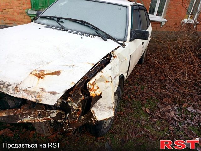 Белый Москвич / АЗЛК 2141, объемом двигателя 1.6 л и пробегом 190 тыс. км за 600 $, фото 2 на Automoto.ua