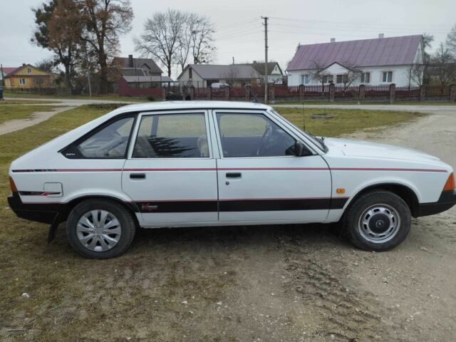 Білий Москвич / АЗЛК 2141, об'ємом двигуна 1.5 л та пробігом 173 тис. км за 970 $, фото 7 на Automoto.ua