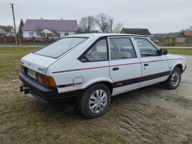 Білий Москвич / АЗЛК 2141, об'ємом двигуна 1.5 л та пробігом 173 тис. км за 970 $, фото 16 на Automoto.ua