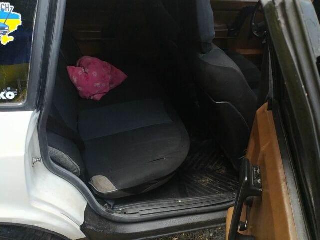 Белый Москвич / АЗЛК 2141, объемом двигателя 1.5 л и пробегом 90 тыс. км за 1320 $, фото 4 на Automoto.ua