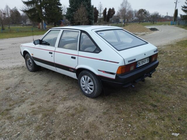 Білий Москвич / АЗЛК 2141, об'ємом двигуна 1.5 л та пробігом 173 тис. км за 970 $, фото 4 на Automoto.ua