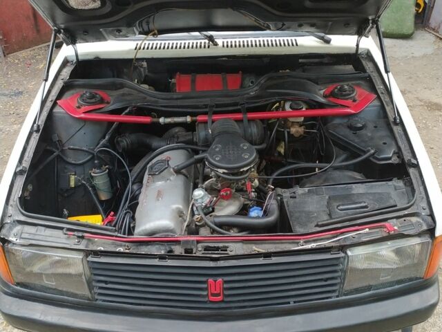 Белый Москвич / АЗЛК 2141, объемом двигателя 1.5 л и пробегом 90 тыс. км за 1320 $, фото 1 на Automoto.ua