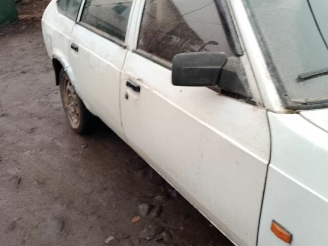 Белый Москвич / АЗЛК 2141, объемом двигателя 1 л и пробегом 3 тыс. км за 350 $, фото 4 на Automoto.ua