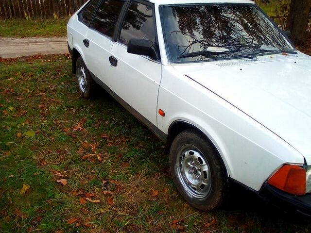 Белый Москвич / АЗЛК 2141, объемом двигателя 1.6 л и пробегом 180 тыс. км за 350 $, фото 1 на Automoto.ua