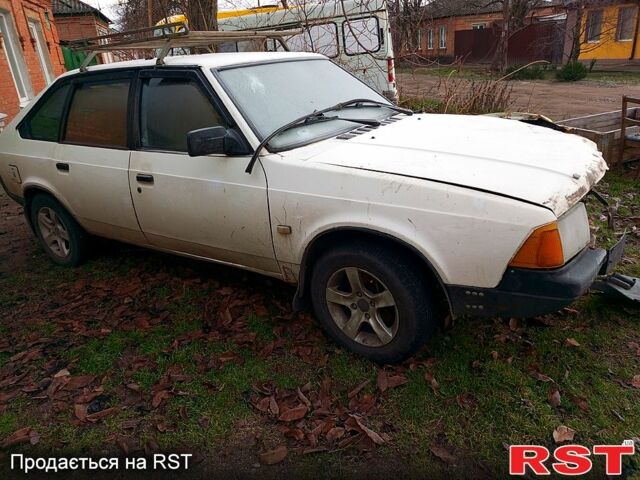 Белый Москвич / АЗЛК 2141, объемом двигателя 1.6 л и пробегом 190 тыс. км за 600 $, фото 3 на Automoto.ua