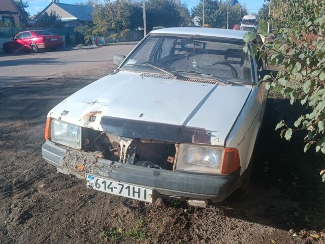 Москвич / АЗЛК 2141 1992 в Николаеве на Automoto.ua Белый Москвич / АЗЛК 2141, объемом двигателя 0 л и пробегом 55 тыс. км за 193 $, фото 1 на Automoto.ua