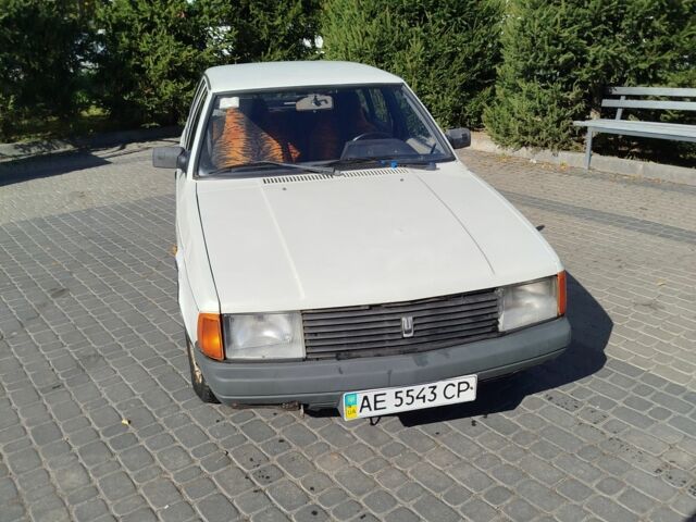 Москвич / АЗЛК 2141 1992 в Виннице на Automoto.ua Белый Москвич / АЗЛК 2141, объемом двигателя 1.5 л и пробегом 198 тыс. км за 435 $, фото 1 на Automoto.ua