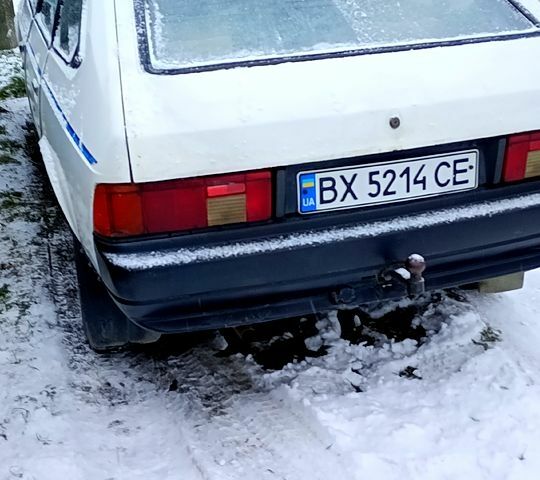 Белый Москвич / АЗЛК 2141, объемом двигателя 1.5 л и пробегом 177 тыс. км за 530 $, фото 1 на Automoto.ua