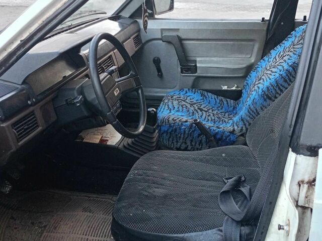 Белый Москвич / АЗЛК 2141, объемом двигателя 1.5 л и пробегом 200 тыс. км за 477 $, фото 5 на Automoto.ua