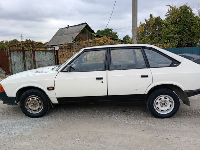 Білий Москвич / АЗЛК 2141, об'ємом двигуна 1.7 л та пробігом 500 тис. км за 450 $, фото 2 на Automoto.ua