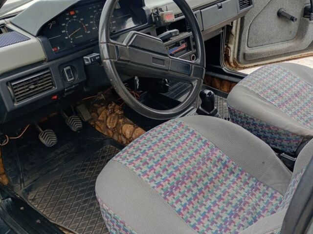 Білий Москвич / АЗЛК 2141, об'ємом двигуна 1.7 л та пробігом 500 тис. км за 450 $, фото 6 на Automoto.ua