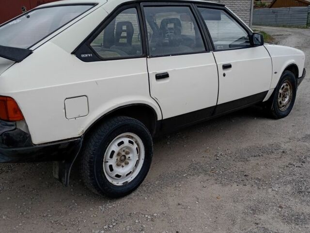 Білий Москвич / АЗЛК 2141, об'ємом двигуна 1.7 л та пробігом 500 тис. км за 450 $, фото 3 на Automoto.ua