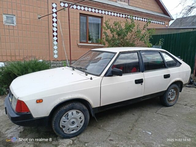 Белый Москвич / АЗЛК 2141, объемом двигателя 0 л и пробегом 200 тыс. км за 450 $, фото 1 на Automoto.ua