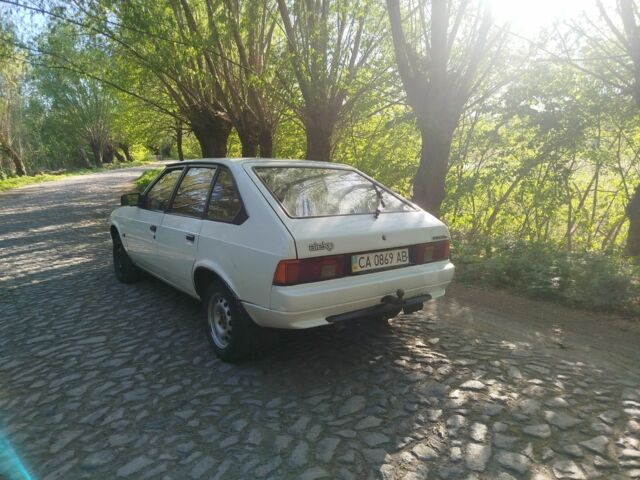 Белый Москвич / АЗЛК 2141, объемом двигателя 0 л и пробегом 323 тыс. км за 1642 $, фото 5 на Automoto.ua