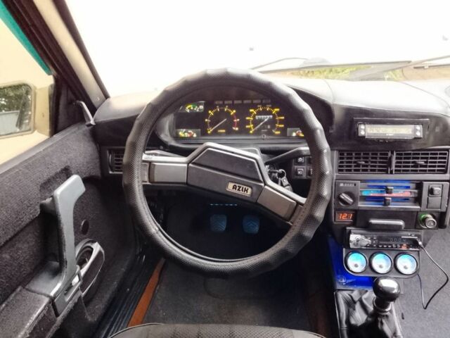 Москвич / АЗЛК 2141 1988 в Киеве на Automoto.ua Бежевый Москвич / АЗЛК 2141, объемом двигателя 1.6 л и пробегом 2 тыс. км за 1343 $, фото 4 на Automoto.ua