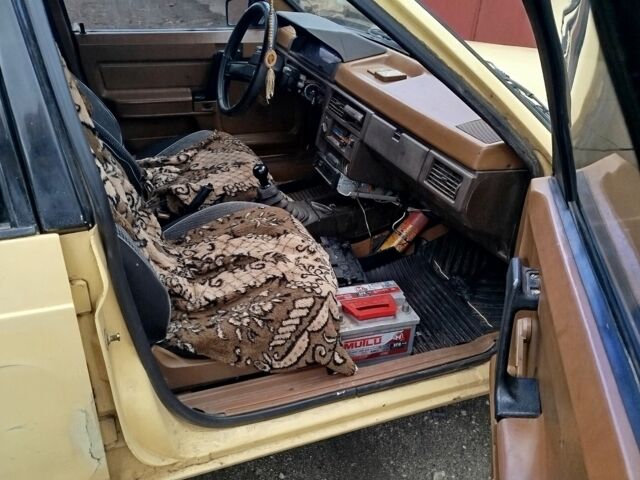 Бежевый Москвич / АЗЛК 2141, объемом двигателя 0 л и пробегом 100 тыс. км за 900 $, фото 5 на Automoto.ua