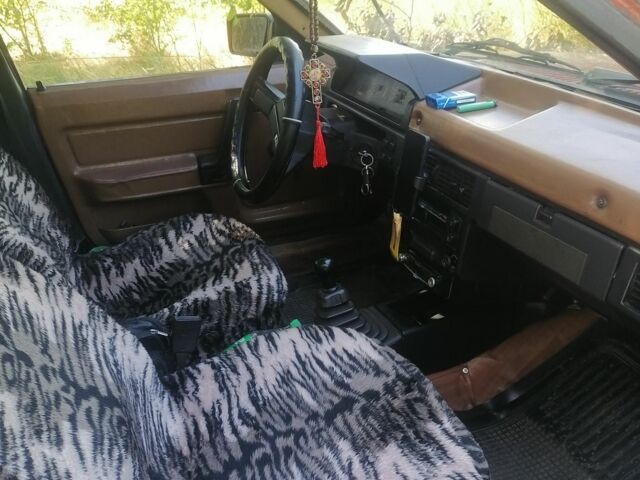 Красный Москвич / АЗЛК 2141, объемом двигателя 1 л и пробегом 200 тыс. км за 600 $, фото 3 на Automoto.ua