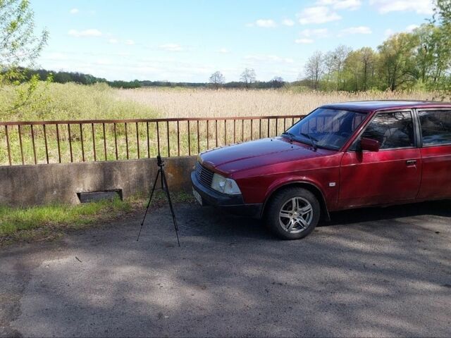 Красный Москвич / АЗЛК 2141, объемом двигателя 1.5 л и пробегом 204 тыс. км за 900 $, фото 3 на Automoto.ua