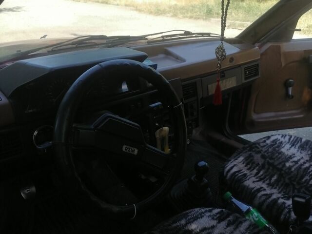 Красный Москвич / АЗЛК 2141, объемом двигателя 1 л и пробегом 200 тыс. км за 600 $, фото 4 на Automoto.ua