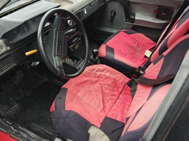 Красный Москвич / АЗЛК 2141, объемом двигателя 0 л и пробегом 200 тыс. км за 500 $, фото 3 на Automoto.ua