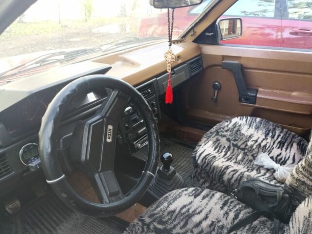 Красный Москвич / АЗЛК 2141, объемом двигателя 1 л и пробегом 200 тыс. км за 600 $, фото 11 на Automoto.ua