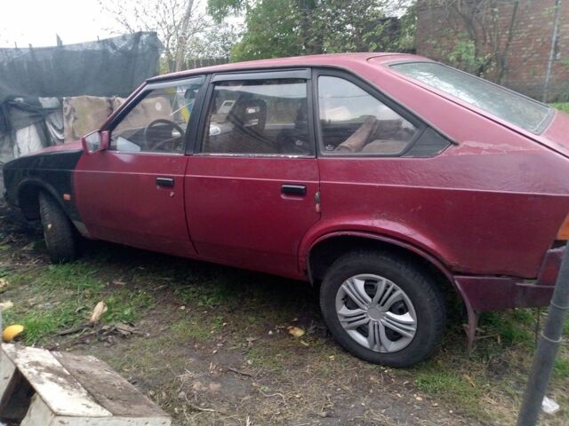 Москвич / АЗЛК 2141 1991 в Обухове на Automoto.ua Красный Москвич / АЗЛК 2141, объемом двигателя 1.5 л и пробегом 170 тыс. км за 240 $, фото 3 на Automoto.ua