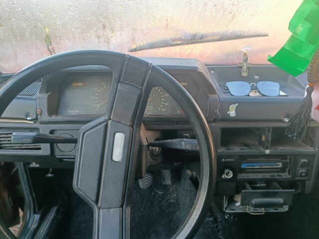 Москвич / АЗЛК 2141 1992 в Изюме на Automoto.ua Красный Москвич / АЗЛК 2141, объемом двигателя 1.5 л и пробегом 258 тыс. км за 903 $, фото 2 на Automoto.ua