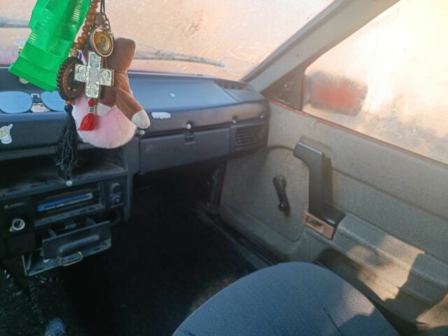 Москвич / АЗЛК 2141 1992 в Изюме на Automoto.ua Красный Москвич / АЗЛК 2141, объемом двигателя 1.5 л и пробегом 258 тыс. км за 903 $, фото 1 на Automoto.ua