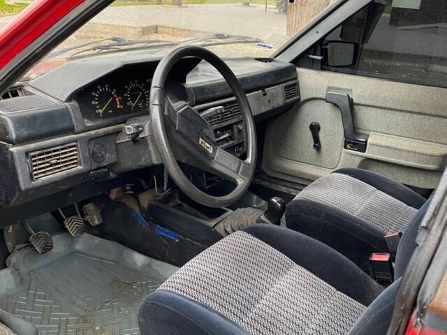 Красный Москвич / АЗЛК 2141, объемом двигателя 0 л и пробегом 250 тыс. км за 619 $, фото 3 на Automoto.ua