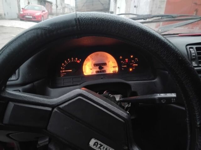 Красный Москвич / АЗЛК 2141, объемом двигателя 1.5 л и пробегом 50 тыс. км за 599 $, фото 4 на Automoto.ua